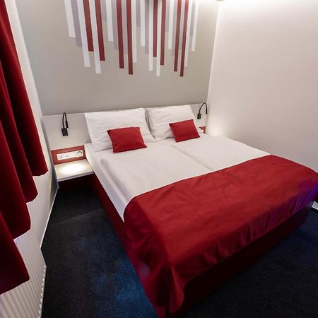Hotel Villa Eden Jihlava Bagian luar foto