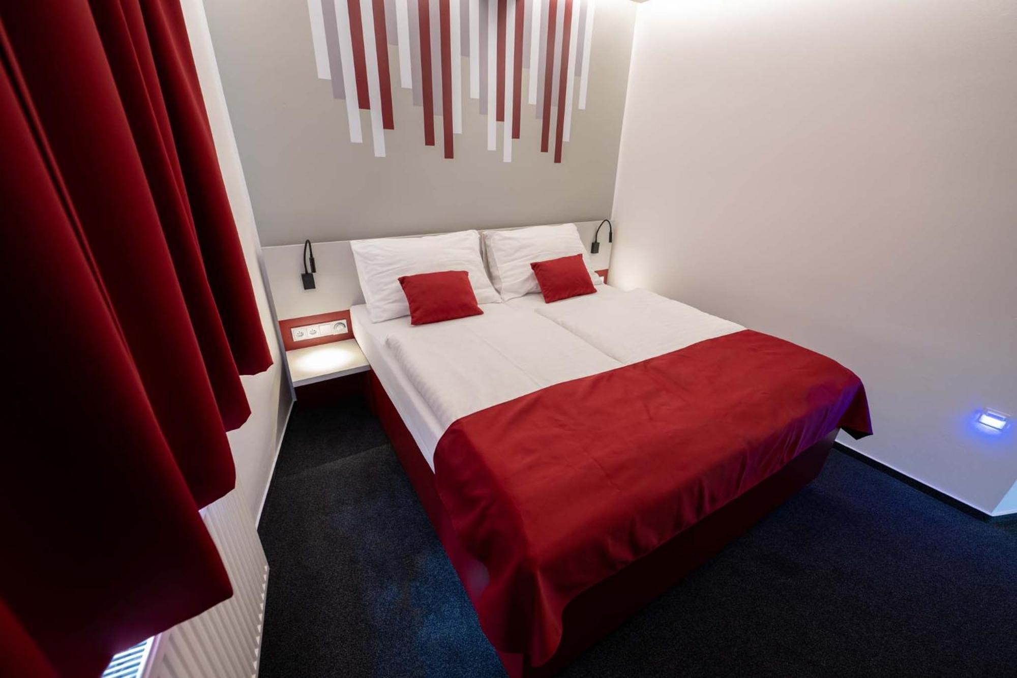 Hotel Villa Eden Jihlava Bagian luar foto