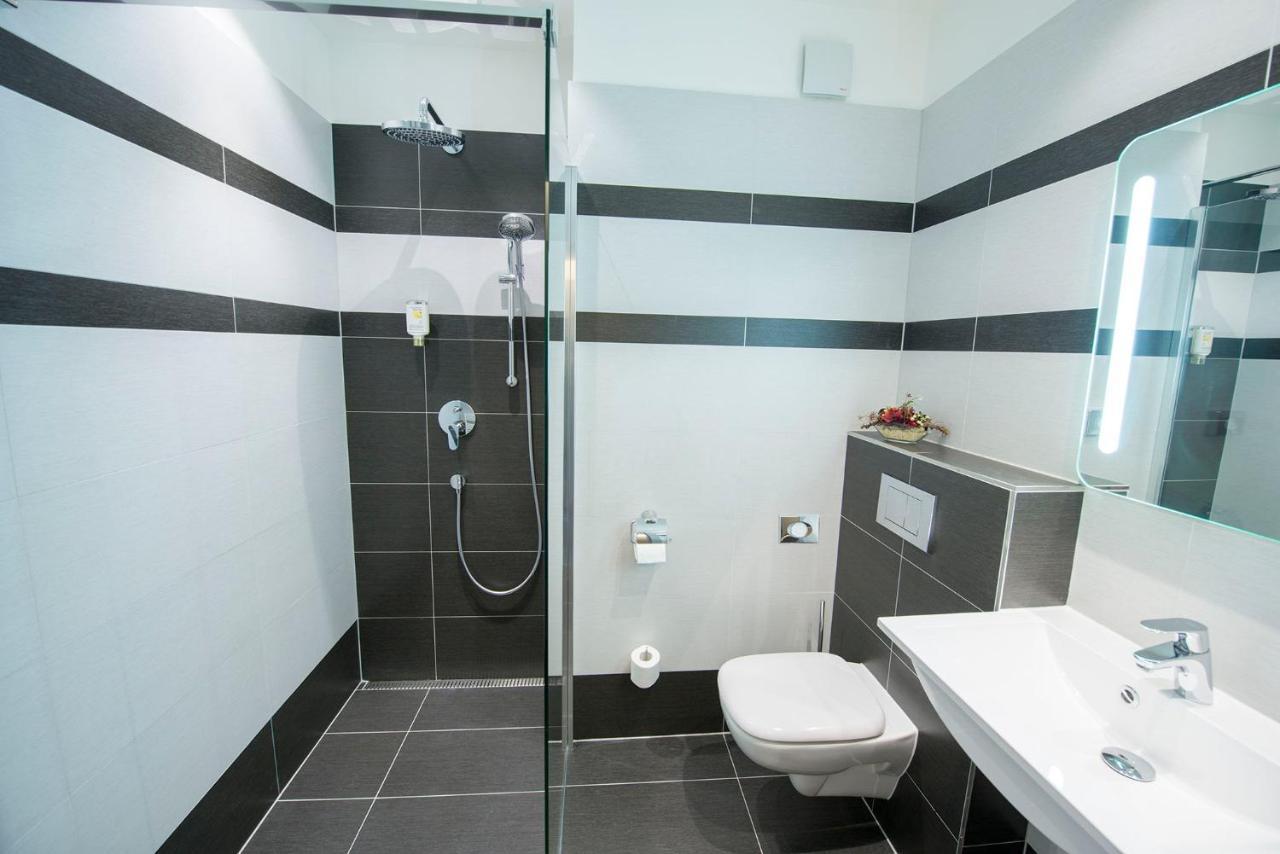 Hotel Villa Eden Jihlava Bagian luar foto